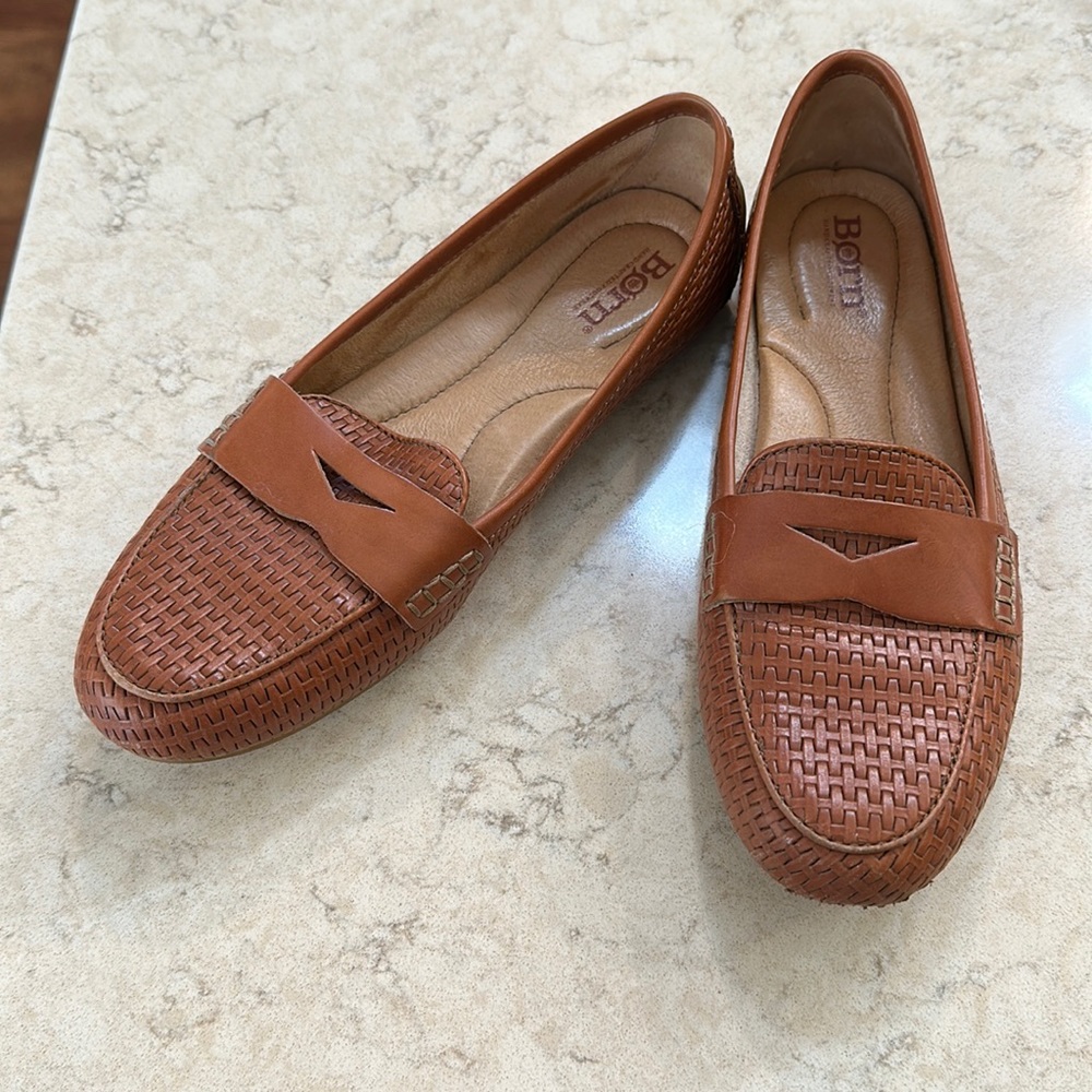 Women’s Born leather driving moccasins, size 7